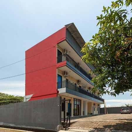 Richmond Guest House Cirebon Redpartner Exterior photo